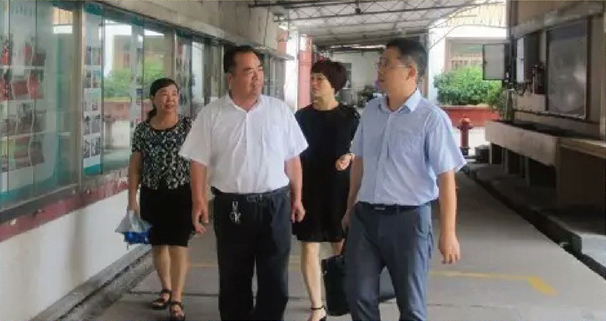 臺(tái)州市教育局高處長、人事處陸老師和職成教處牟老師一行三人蒞臨我校